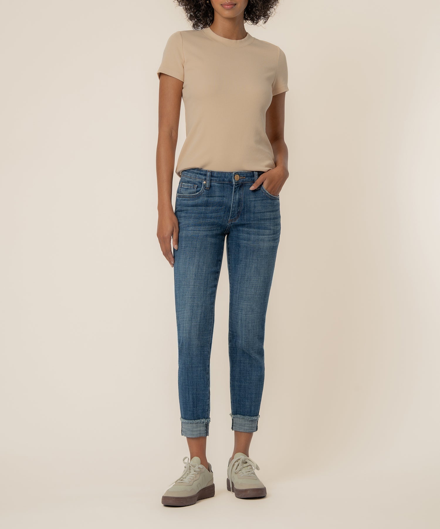 Amy Mid Rise Crop Straight, Petite in Deserving Wash