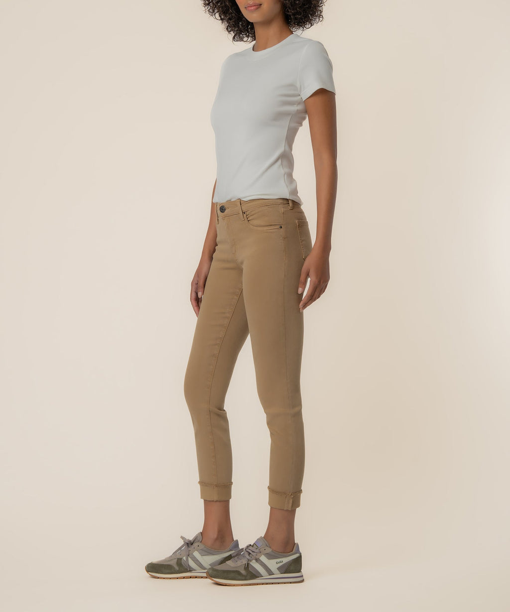 Amy Mid Rise Crop Straight, Petite in Chai