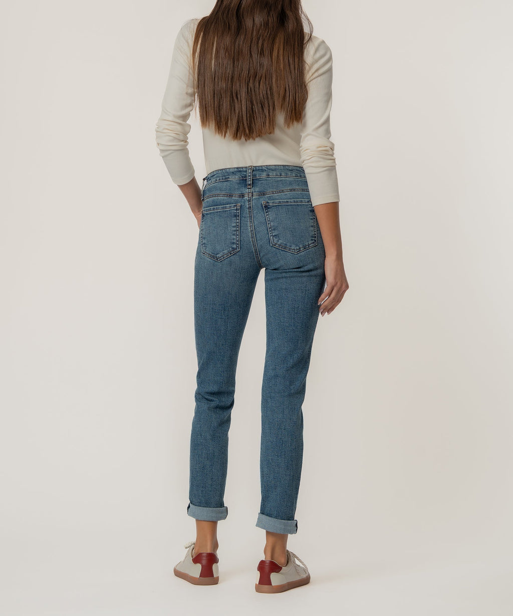Catherine Mid Rise Boyfriend, Petite in Enigmatic Wash